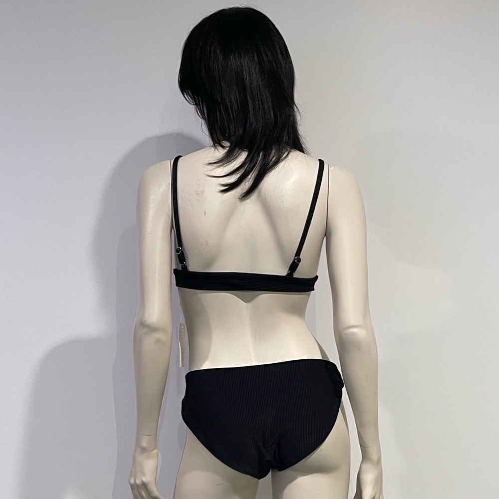 Frankie’s Bikinis (TOP ONLY) - Picture 3 of 5